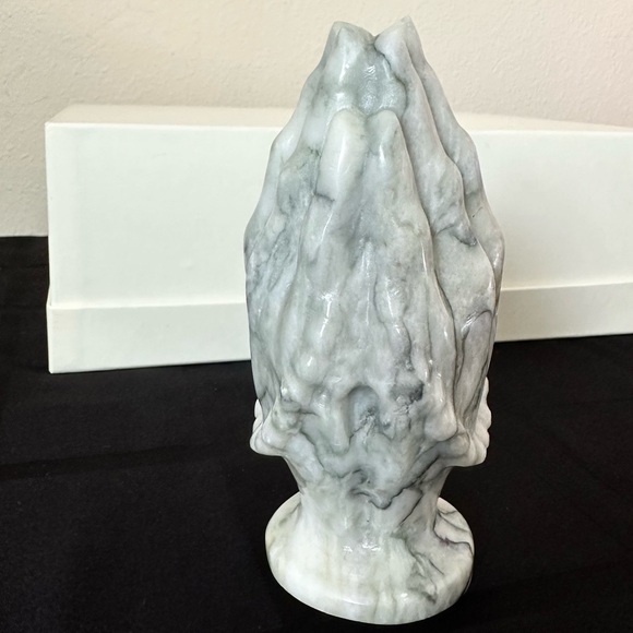 Stone Praying Hands Holding Beads Sculpture Marble? Quartz? Onyx? Alabaster? - Picture 5 of 7